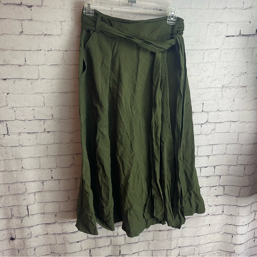 Banana Republic Factory size 2 green mid length wrap skirt